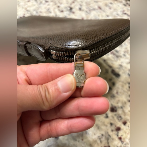 Louis Vuitton Dark Brown Taiga Leather Atoll Travel Case Wallet - EUC - Picture 12 of 16